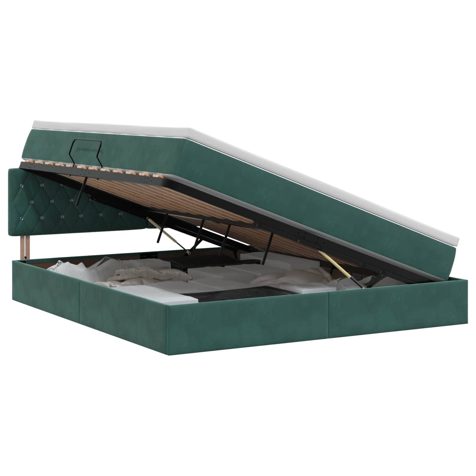 Grüner gepolsterter Speicherbettrahmen mit der angehobenen Matratzenplattform, der das Unter-Bett-Lagerfach und den Stützmechanismus zeigt.