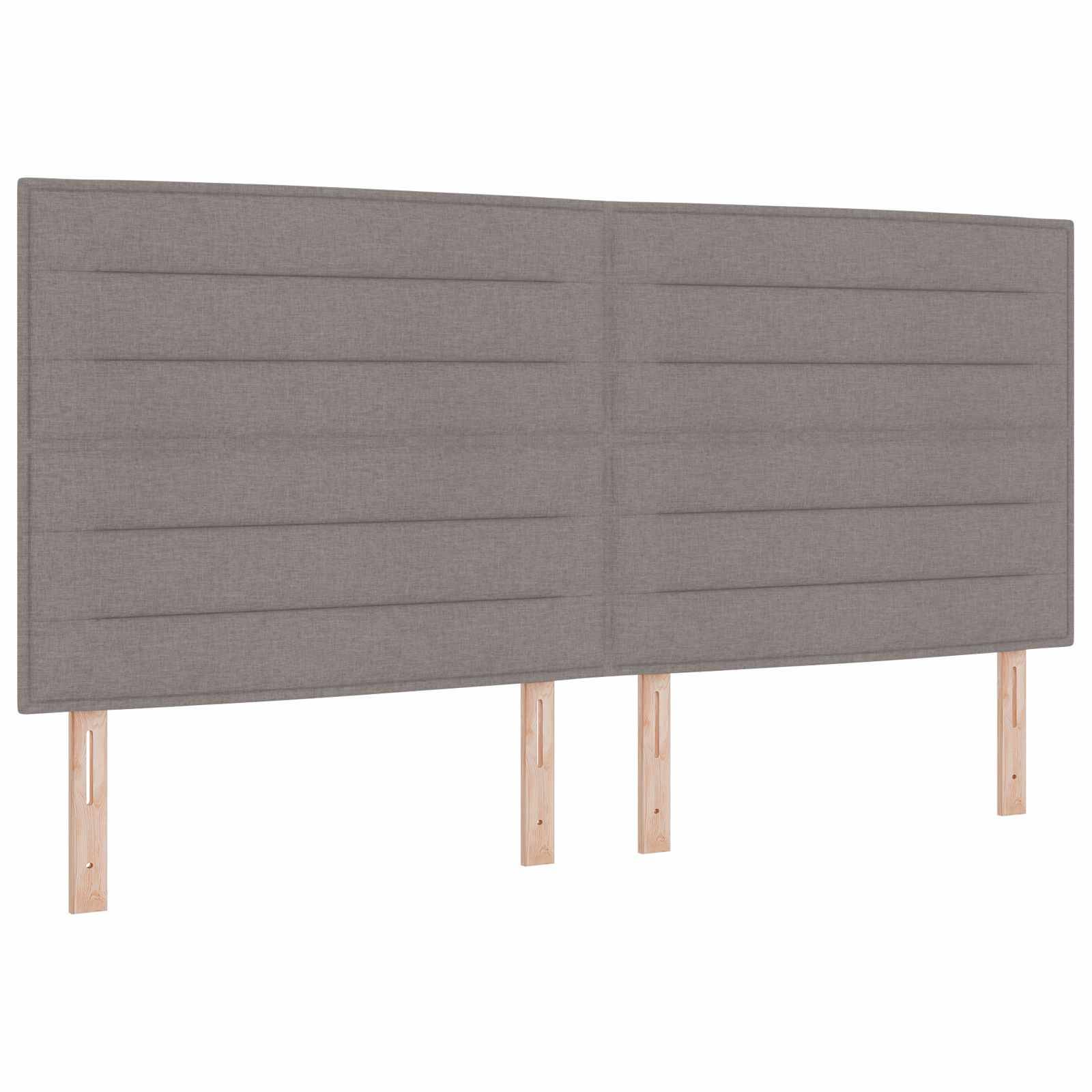 Grauer gepolsterter Kopfteil mit horizontal gesteppten Paneelen und vier hellen Holzbeinen auf weißem Hintergrund.