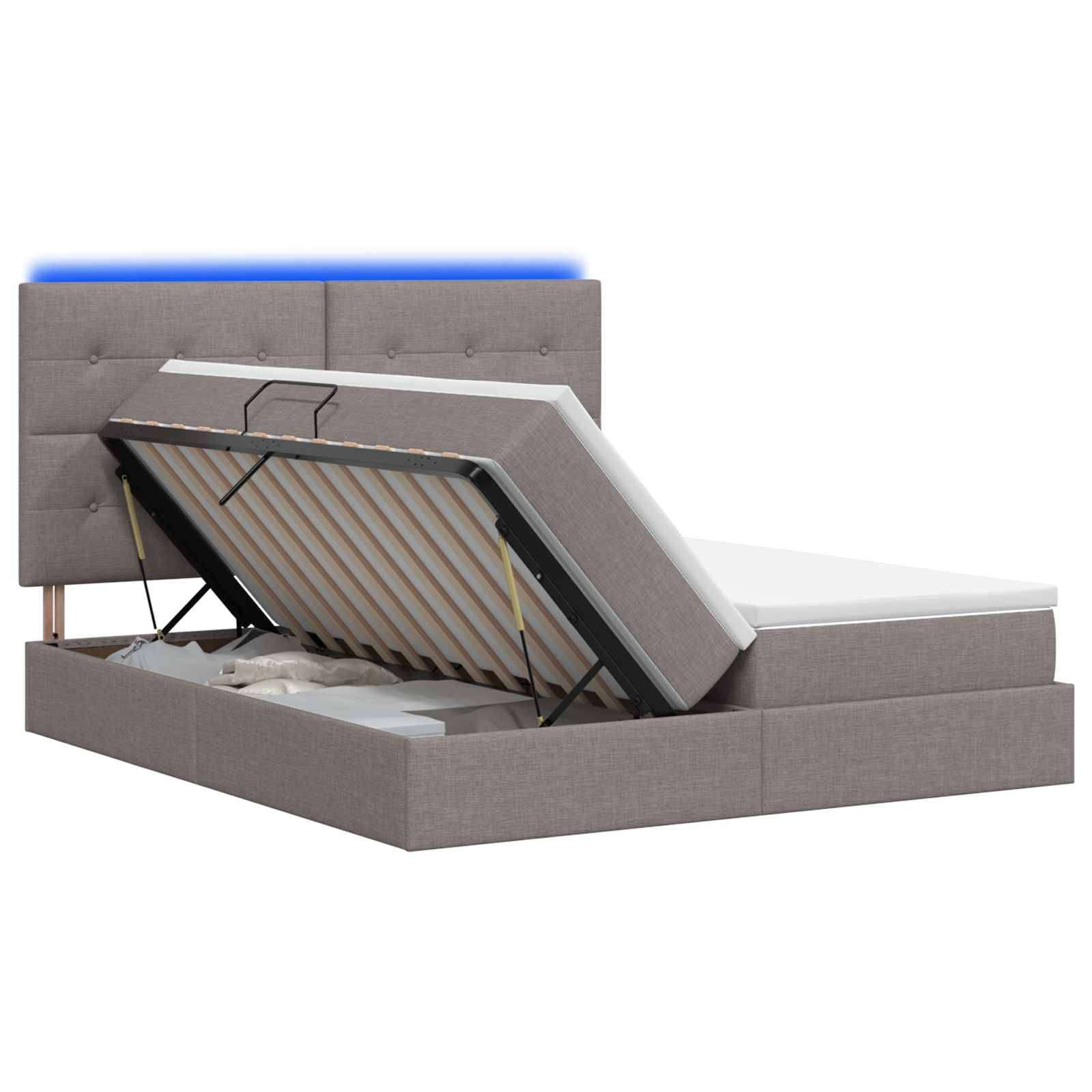 Gepolstertes Speicherbett mit angehobener Matratzenplattform, das die angelenkte Lamellenbasis und den Stauraum unter dem Bett offenbart.