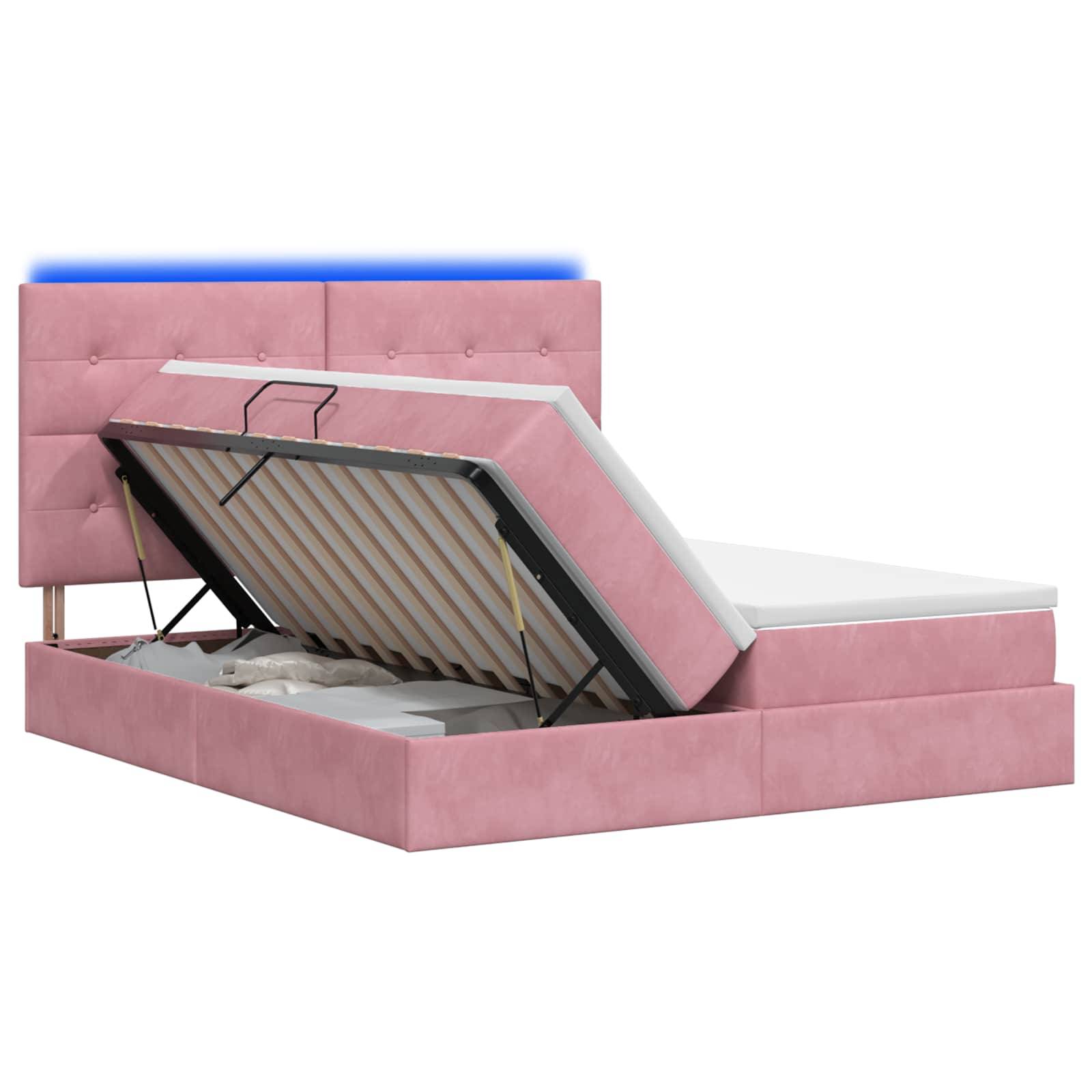 Rosa gepolstertes Speicherbett mit angehobener Matratzenplattform, das die Lattenrost-Basis und das Unter-Bett-Stauraum offenbart.
