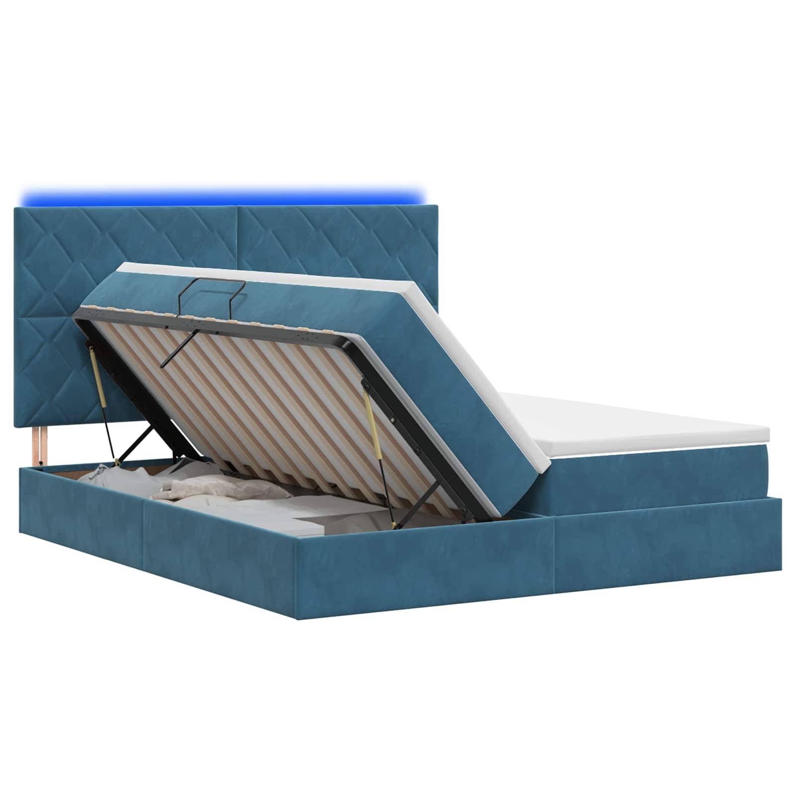 Blaues gepolstertes Bett mit verstauten Lattenrost auf einem Scharnier, das den Stauraum unter dem Bett freigibt.