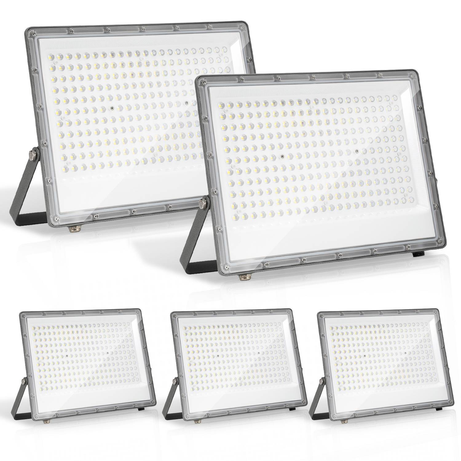 Satz aus fünf rechteckigen LED-Flutlichtern mit verstellbaren Ständern, dargestellt in zwei größeren und drei kleineren Größen auf weißem Hintergrund.