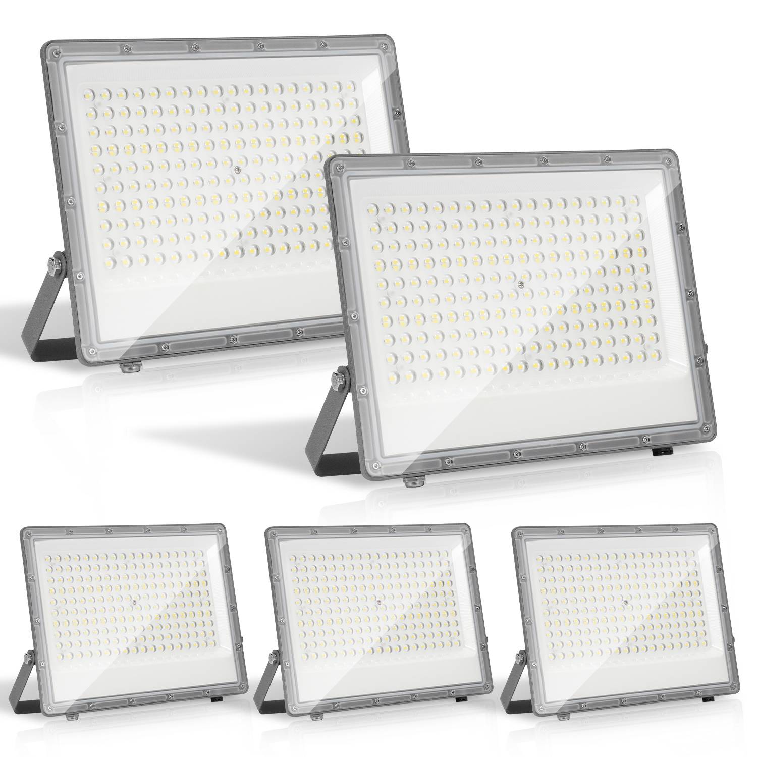 Fünf rechteckige LED-Flutlichter mit Metallrahmen und verstellbaren Ständern, dargestellt in zwei größeren und drei kleineren Ansichten auf weißem Hintergrund.