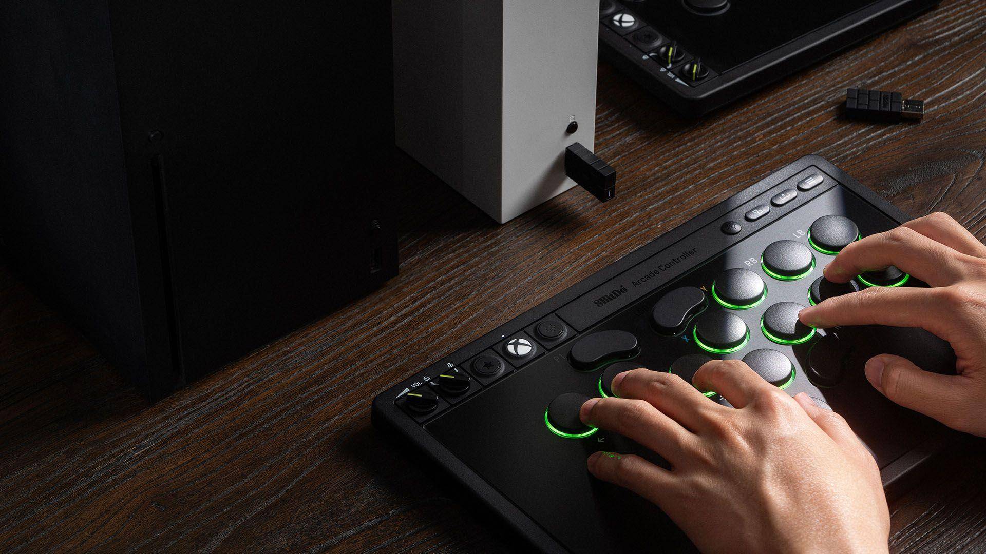 8BitDo All-Button Arcade Controller für Xbox Series X/S, Xbox One, PC, 2.4G Wireless