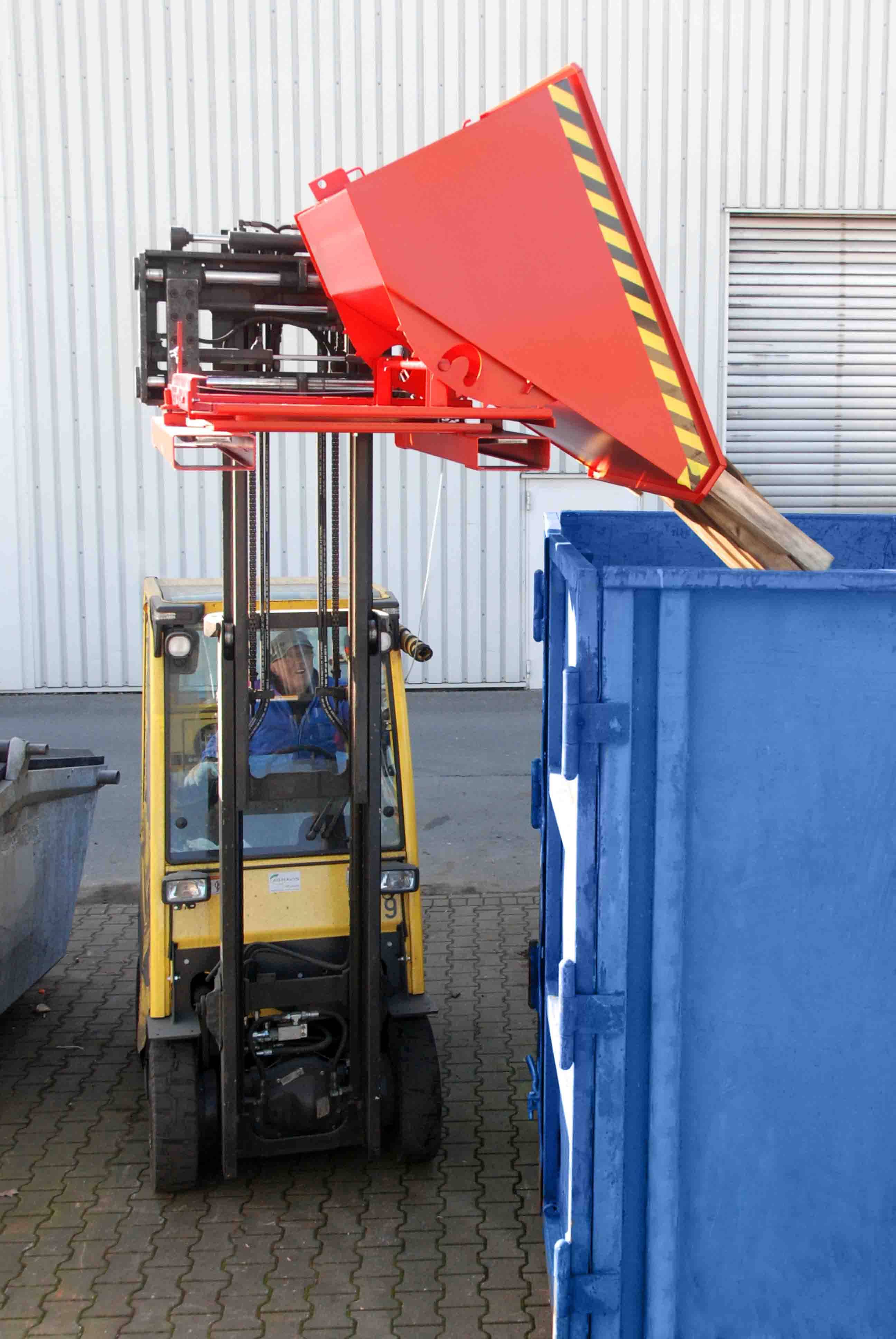 Stapleranbaugerät Kippbehälter Typ S3S 300, 3-seitiger Kippfunkt.Inhalt 0,30m³, Tragl.750kg, Blau