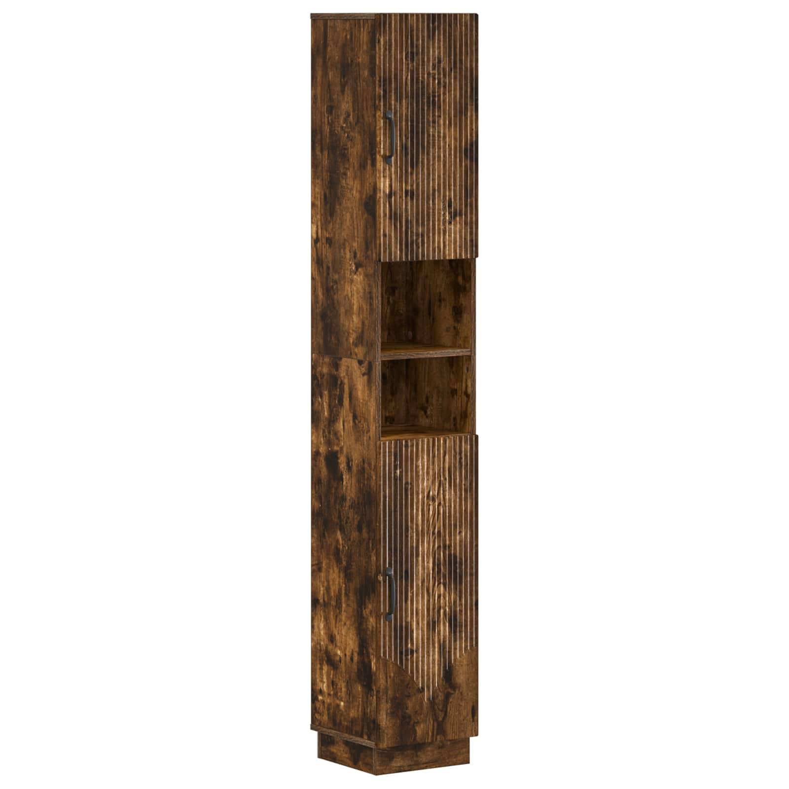 Hoher rustikaler Holzschrank mit zwei Türen und einem offenen Mittelbord, präsentiert vor weißem Hintergrund.