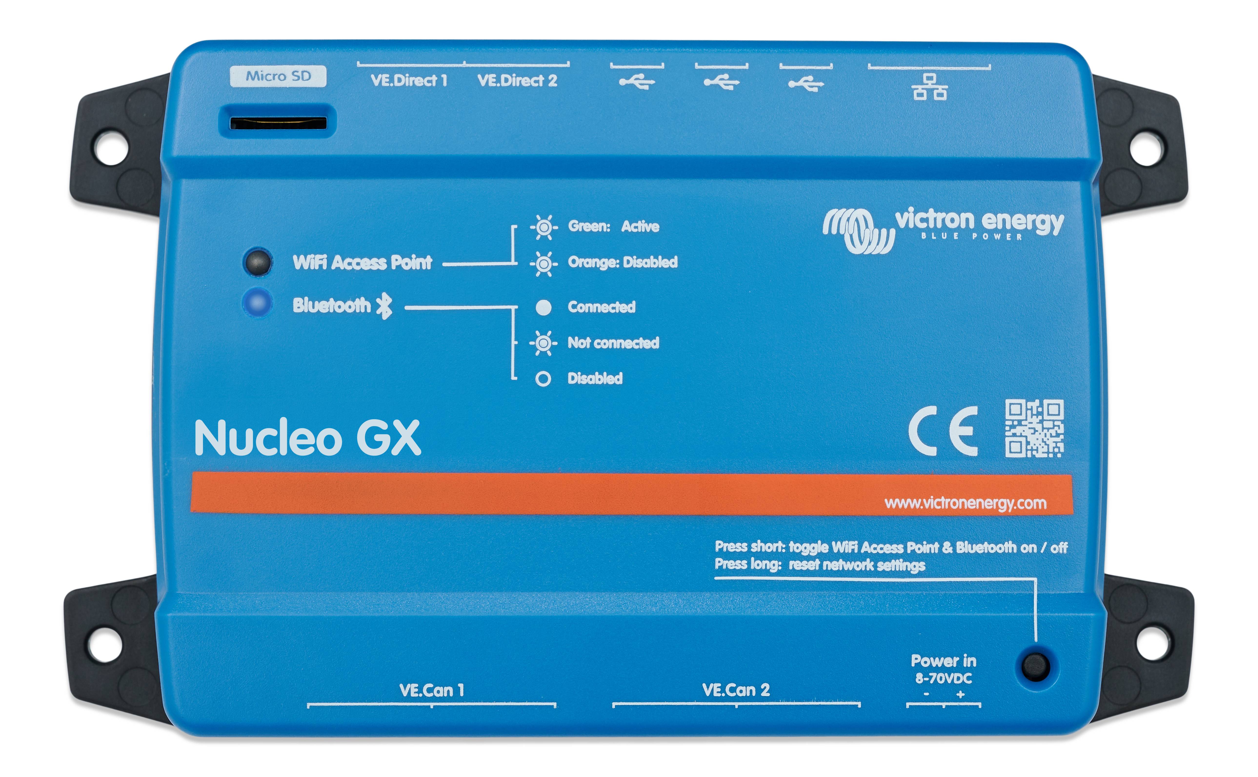 Blaues Victron Energy Nucleo GX-Gerät mit WLAN-Zugangspunkt und Bluetooth-Statusleuchten, VE.Direct- und VE.Can-Anschlüsse und Stromeingangsbezeichnungen.