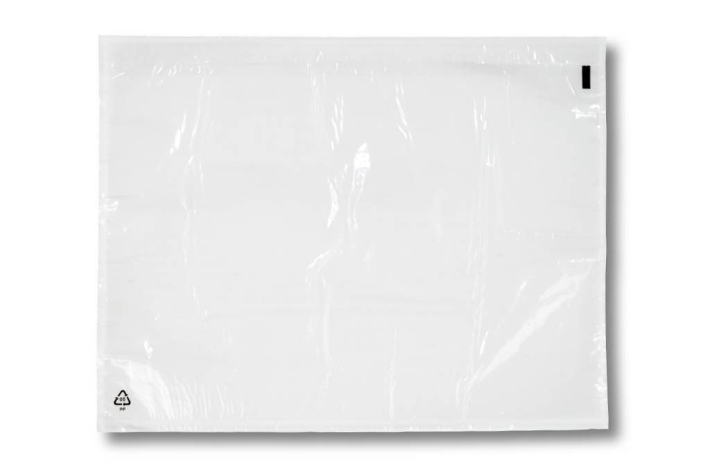 Weißes rechteckiges Blankfeld in Schutzfolie verpackt, auf weißem Hintergrund dargestellt mit einem kleinen Recycling-Symbol in der unteren linken Ecke und einer schwarzen Lasche oben rechts.