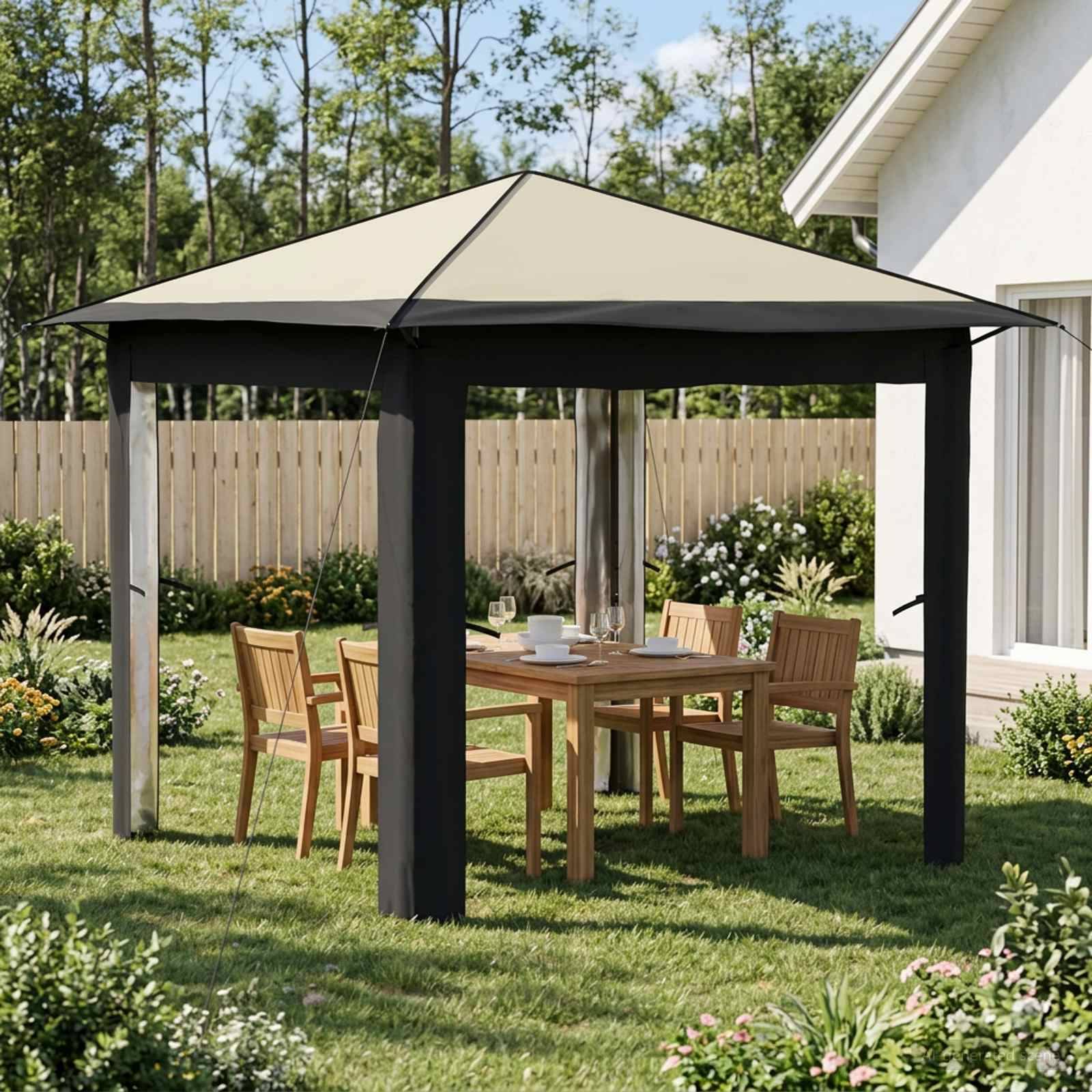 Gartenpavillon im Hinterhof mit beigem Dach, schwarzem Rahmen und einem Holztisch mit vier Stühlen auf einer Rasenfläche neben einem Haus.