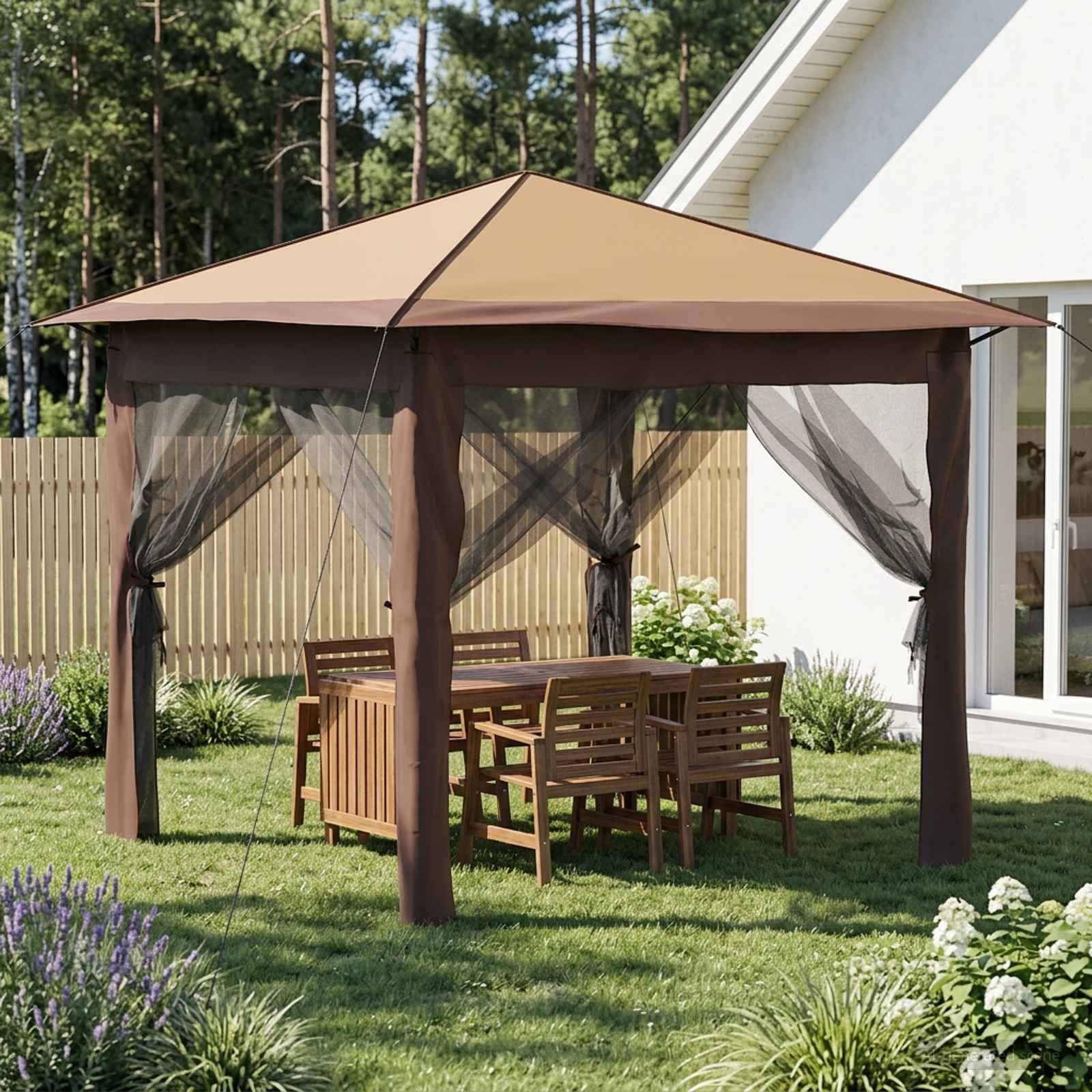 Braune Außenlaube mit Mesh-Vorhängen, die ein Terrassenesstisch-Set auf einem Rasen neben einem Haus abdeckt.