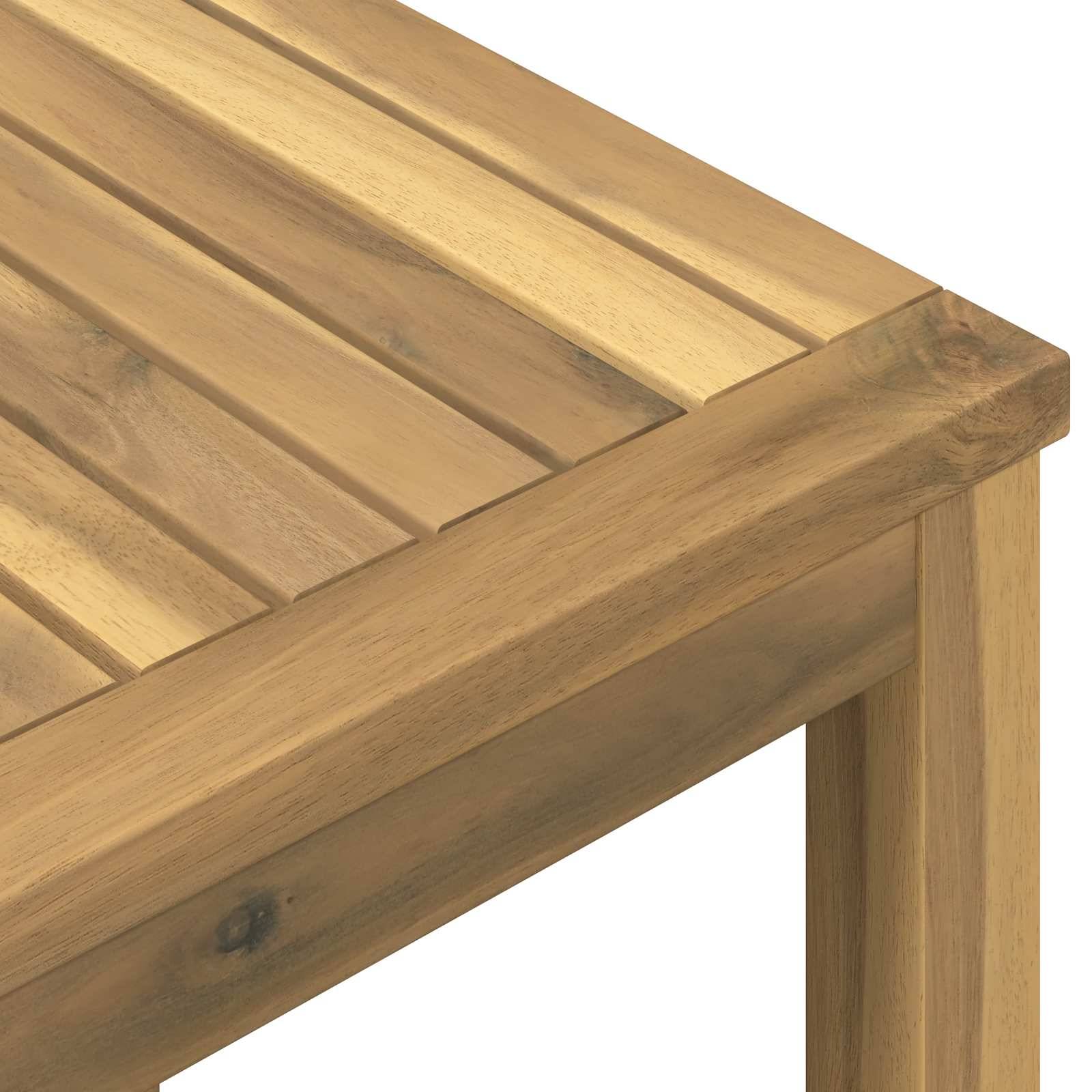 Nahaufnahme einer Holztisch- oder Bankecke mit Lamellentop und stabilem Rahmen auf weißem Hintergrund.