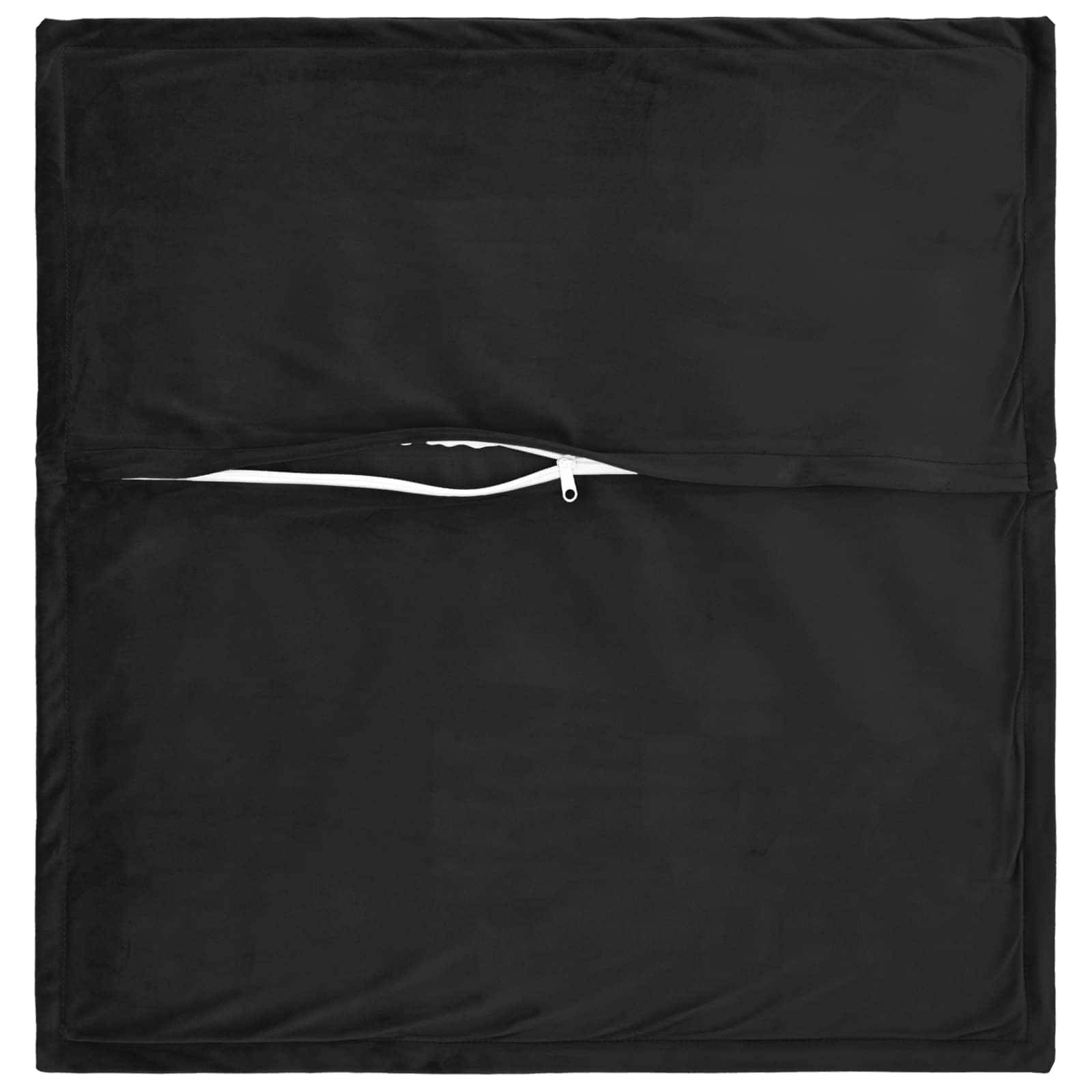 Schwarze quadratische Tasche oder Aufbewahrungsbeutel mit Reißverschluss und horizontalem Reißverschluss in der oberen Mitte, geschlossen, auf neutralem weißem Hintergrund dargestellt.