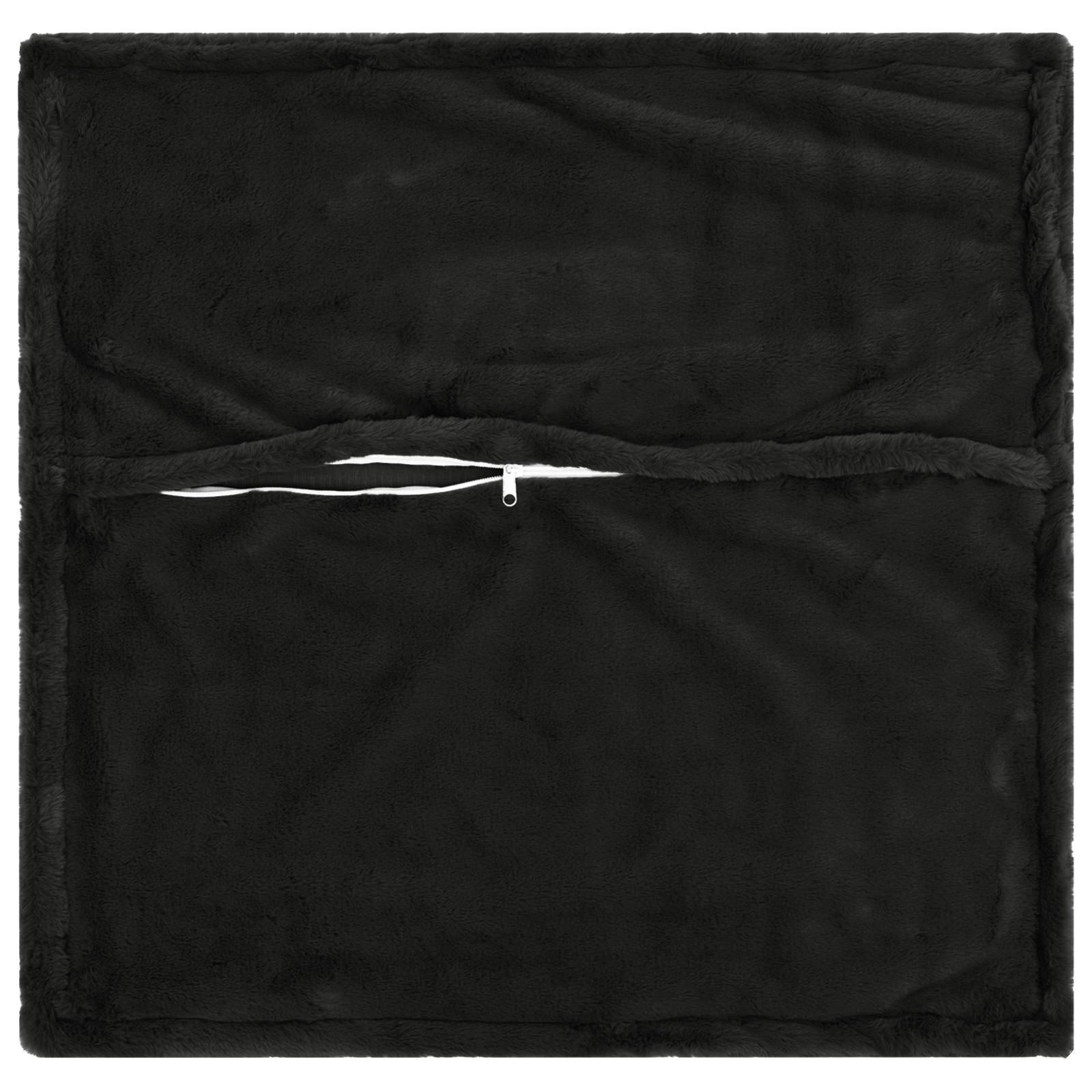 Schwarze Reißverschluss-Tasche oder Kissen in quadratischer Form mit zentrierter horizontaler Reißverschlussöffnung.