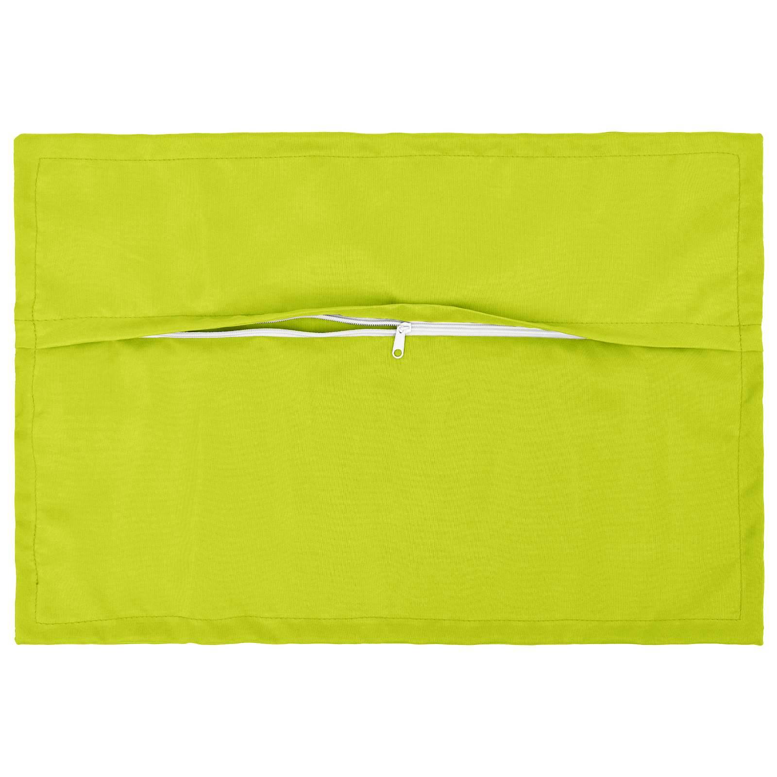 Helles limettgrünes rechteckiges Reißverschlussetui oder Stofftasche auf weißem Hintergrund, flach angezeigt mit dem Reißverschluss horizontal zentriert.