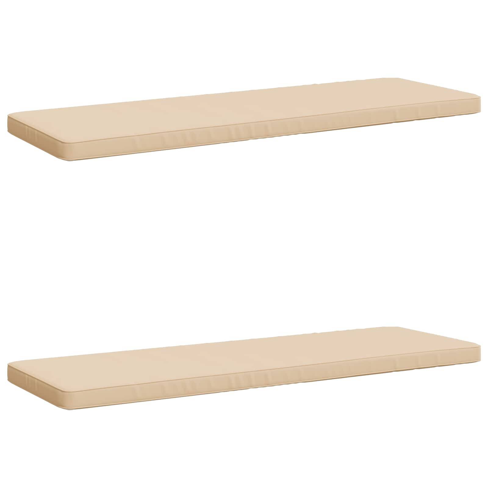 Zwei beige rechteckige Schaumstoff-Matratzenauflagen, getrennt auf weißem Hintergrund dargestellt.