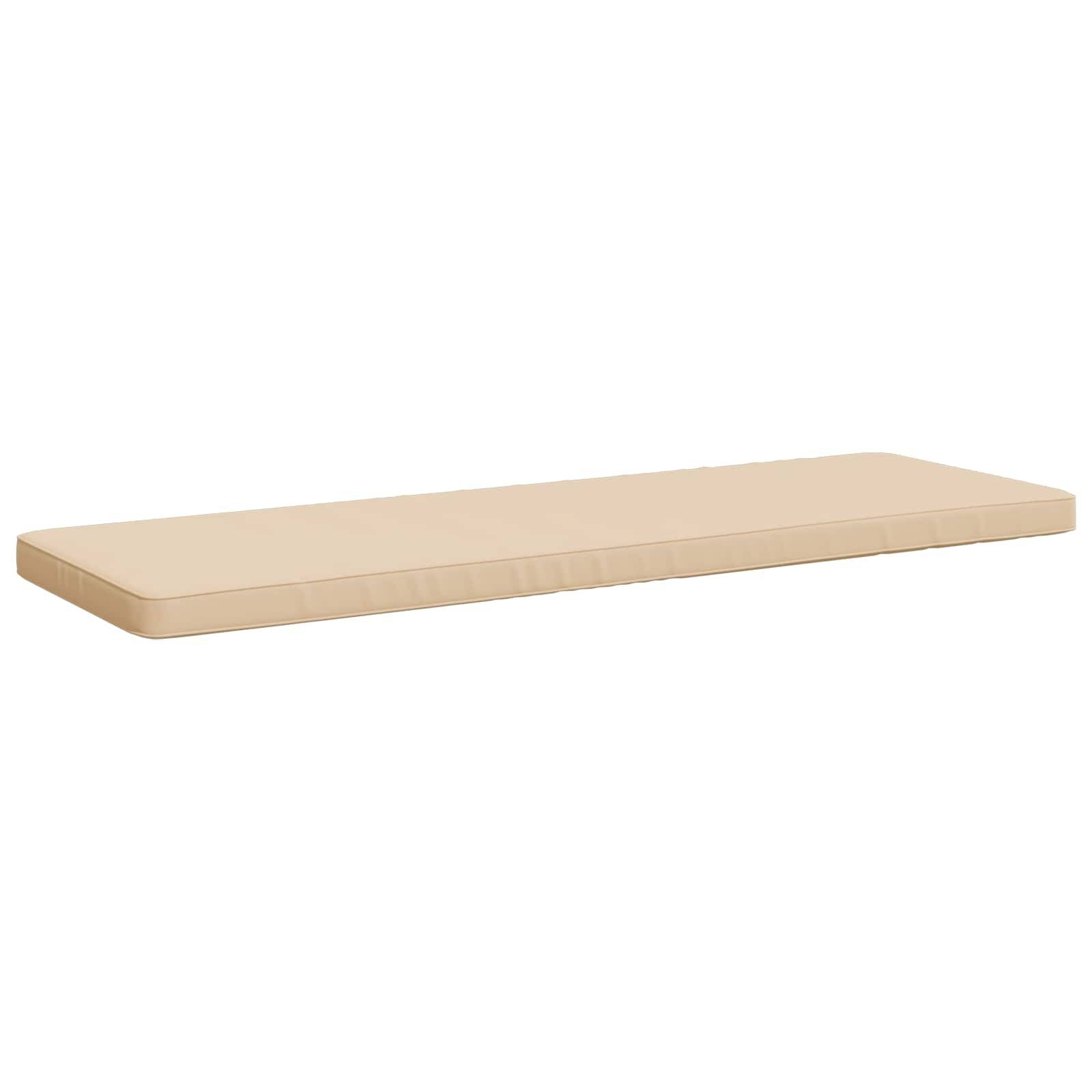 Beige rechteckiges Schaumstoff-Matratzen- oder Kissenkissen auf weißem Hintergrund.
