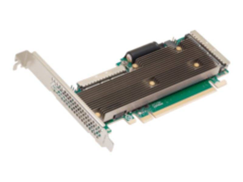 Eine PCIe-Grafikkarte mit großem Kühlkörper und Metallhalterung, gezeigt vor weißem Hintergrund.