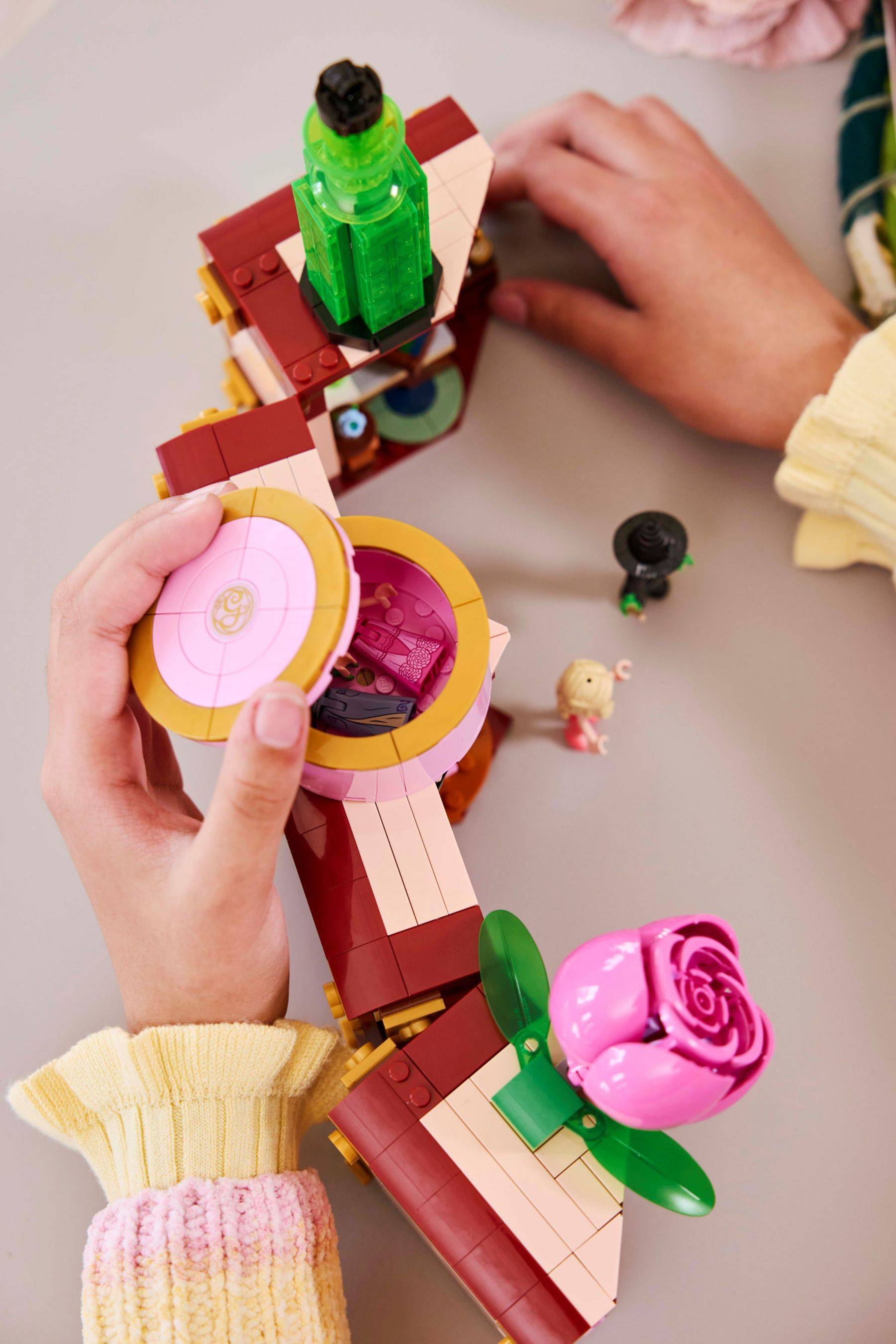 LEGO® Wicked 75683 Glindas und Elphabas Schlafsaal