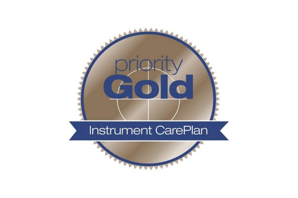 Priority Gold 'Instrument CarePlan' Rundenabzeichen-Logo auf weißem Hintergrund