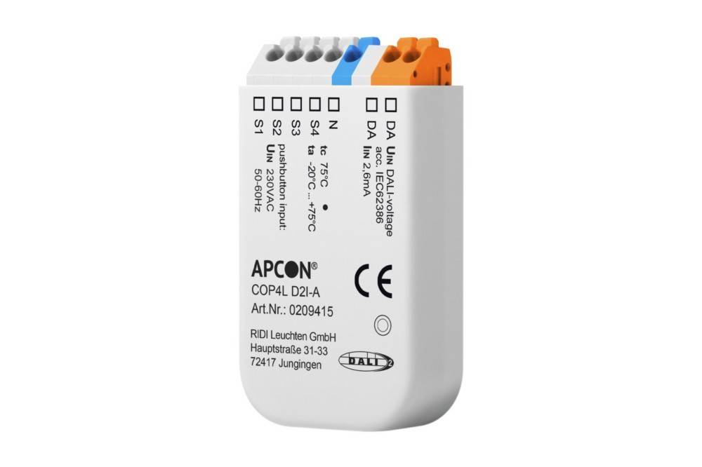 Ein weißes APCON COPL4 D2I-A DIN-Schienen-Modul mit orangefarbenen und blauen Klemmleisten und gedruckten Verdrahtungsetiketten für Ein-/Ausgabeverbindungen.