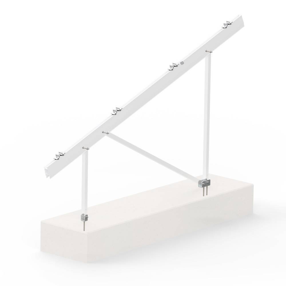 Weißes Metall-SolarPanel-Montagegestell auf Betonfundament, dargestellt in Perspektive mit geneigten Schienen und Stützpfosten.