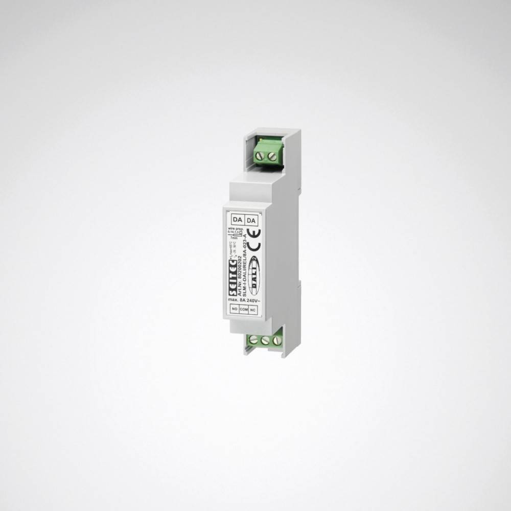 Weißes DIN-Schienen-Elektronikmodul mit grünen Schraubklemmen, isoliert auf einfachem Hintergrund dargestellt.