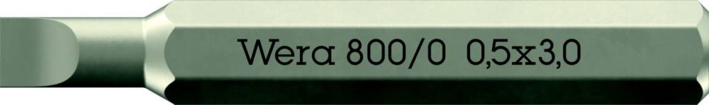 Nahaufnahme einer Wera-Schraubendreherklinge mit der Beschriftung „Wera 800/0 0,5x3,0