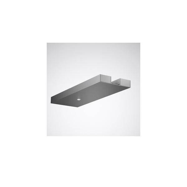 Modernes rechteckiges Deckenleuchten-Modell mit einer einzelnen eingebauten Downlight-Leuchte, dargestellt vor weißem Hintergrund.