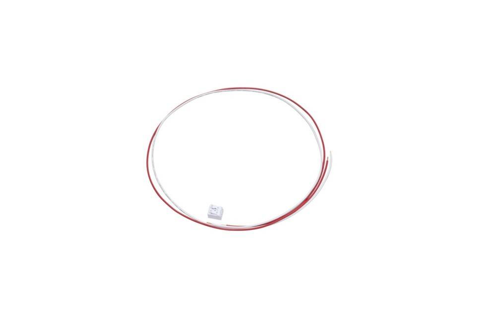 Aufgerolltes rotes und weißes Kabel oder Schlauch, der eine Schleife auf weißem Hintergrund bildet.