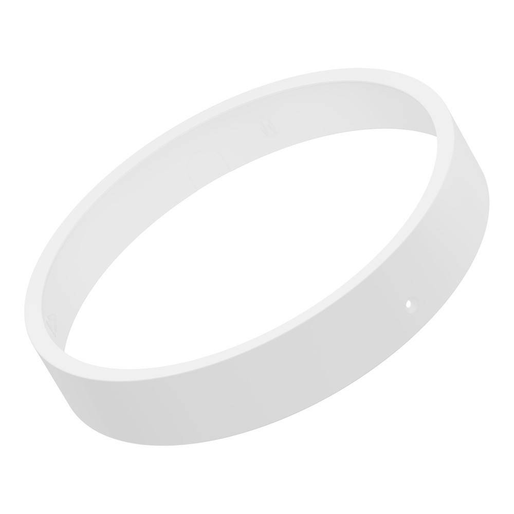 Weißer hohler ovaler Ring, diagonal auf schlicht gemustertem Hintergrund geneigt.
