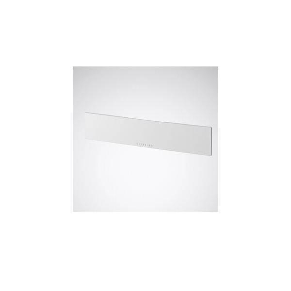 Weiße minimalistische wandmontierte Blende oder Lüftungsöffnung mittig auf hellgrauem Hintergrund.