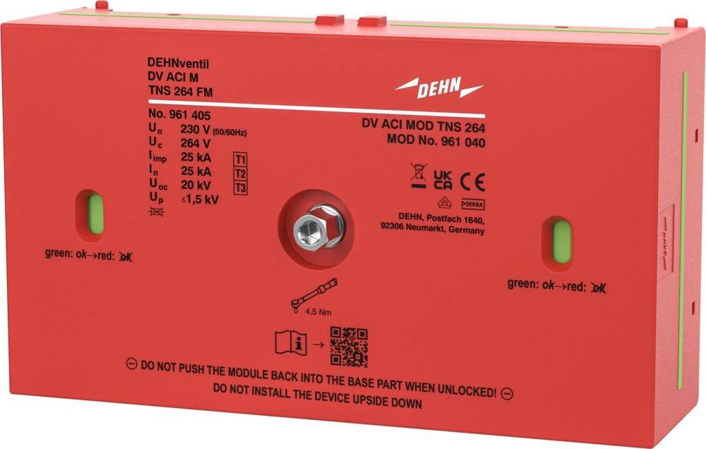 Rotes DEHN Überspannungsschutzmodul mit Beschriftungen und Statusanzeigen, gezeigt in einem rechteckigen Metallgehäuse mit zentralem Anschluss und Warntext.