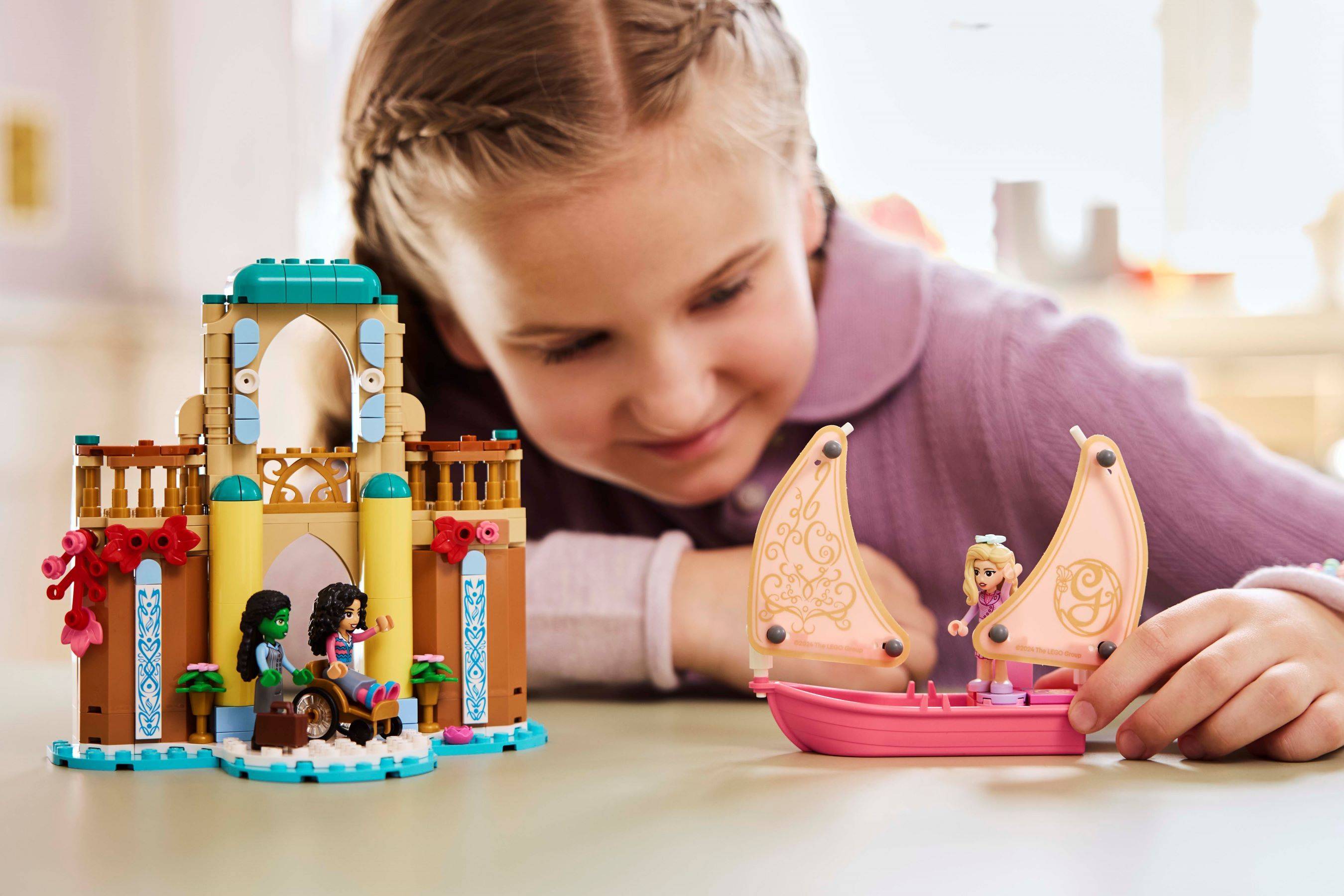 LEGO® Wicked 75681 Glinda, Elphaba und Nessarose an der Universität Shiz