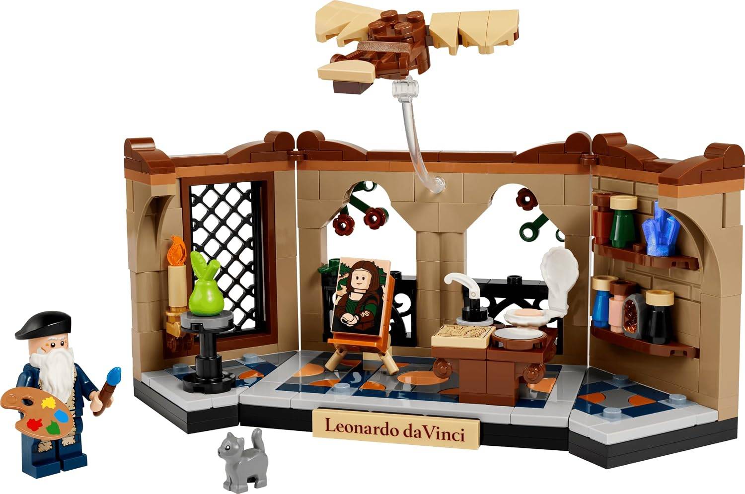 LEGO-ähnliche Werkstattszene von Leonardo da Vinci mit einer Staffelei, Werkzeugen, Regalen und einer Minifigur des Künstlers, der eine Palette hält; die Beschriftung lautet „Leonardo da Vinci