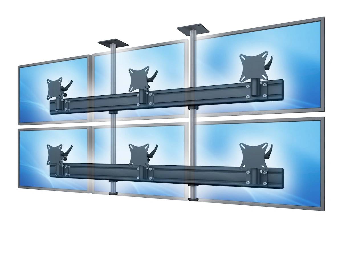 Mehrere Flachbildschirme, die auf zwei langen horizontalen Deckenbügeln montiert sind und ein Multi-Display-Wandsetup zeigen.