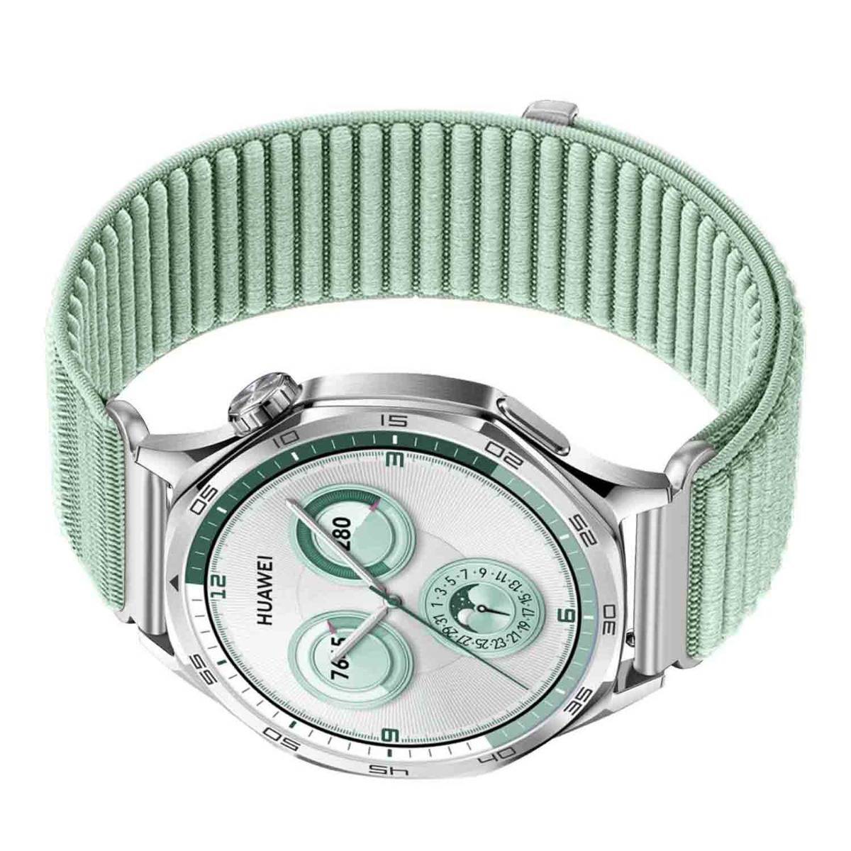 Grüne Huawei-Smartwatch mit mintfarbenem Stoffarmband und silbernem rundem Zifferblatt, gezeigt auf weißem Hintergrund.