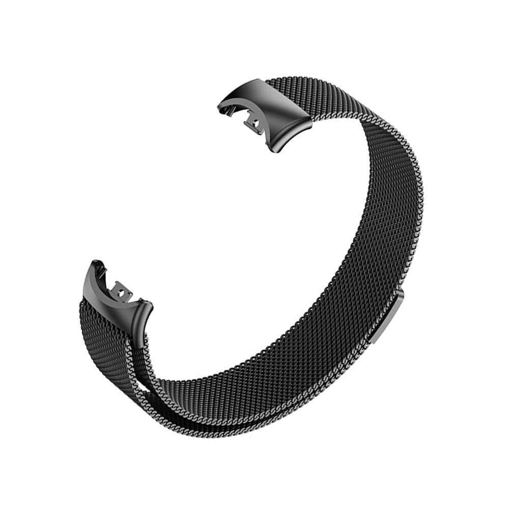 Schwarzes geflochtenes Metalluhrenarmband mit gebogenen Schließenenden, isoliert auf weißem Hintergrund gezeigt.
