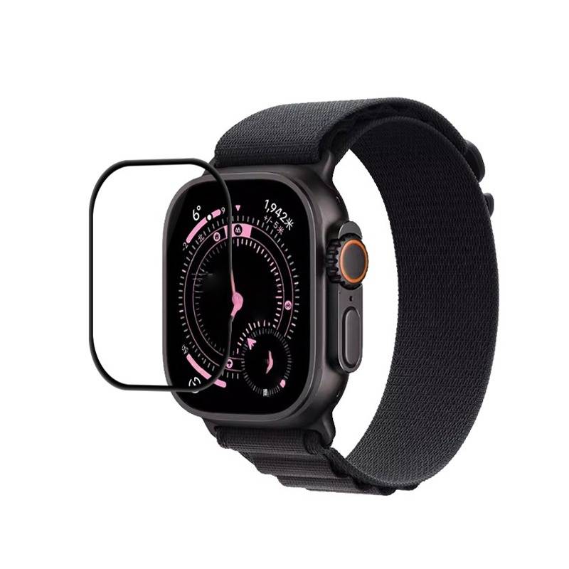Schwarze Smartwatch mit rosa akzentuiertem Analogzifferblatt und schwarzem Armband, im Winkel dargestellt mit durchsichtiger Schutzbildschirmabdeckung.
