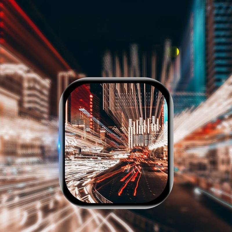 Abstrakte Lichter der Stadt verschwimmen über einen Smartphone-Bildschirm, was schnelle Bewegung oder eine Zeitraffer-Aufnahme von nächtlichem Verkehr suggeriert.