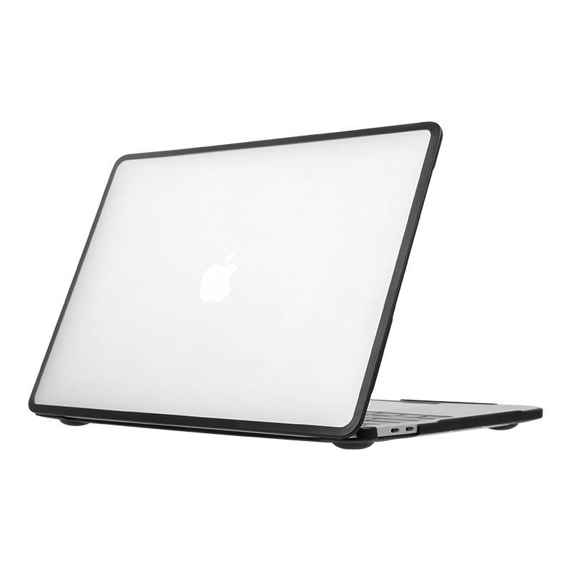 Silberner Apple MacBook Laptop, geschlossen auf weißem Hintergrund gezeigt, in einem Winkel angeordnet, um den Deckel und die seitlichen Anschlüsse zu zeigen.