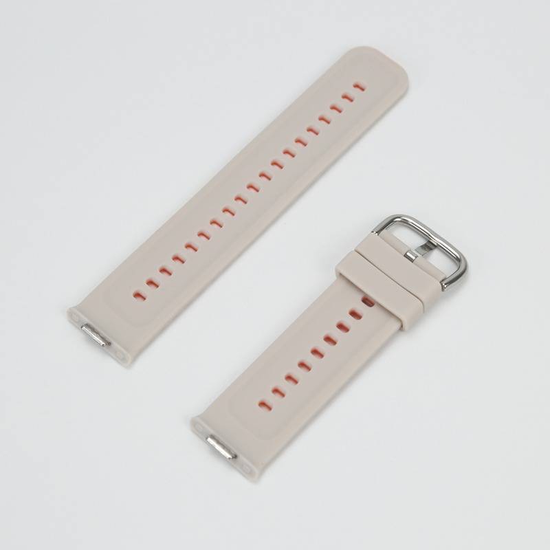 Zwei beige Silikon-Uhrenarmbänder, ein langes Armband und eines mit einer silbernen Schnalle, auf einfachem hellem Hintergrund gezeigt.