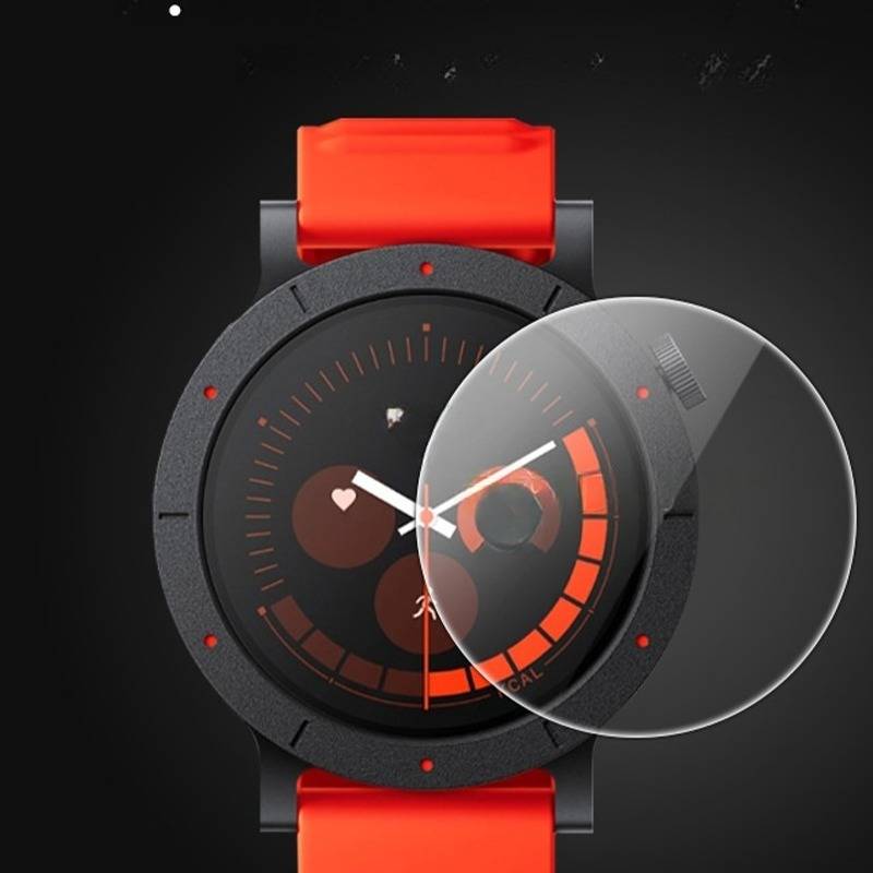 Schwarze Smartwatch mit rotem Armband von vorne gezeigt, mit einem kreisförmigen analog wirkenden Display und einer großen vergrößerten Überlagerung, die das Bildschirm hervorhebt.