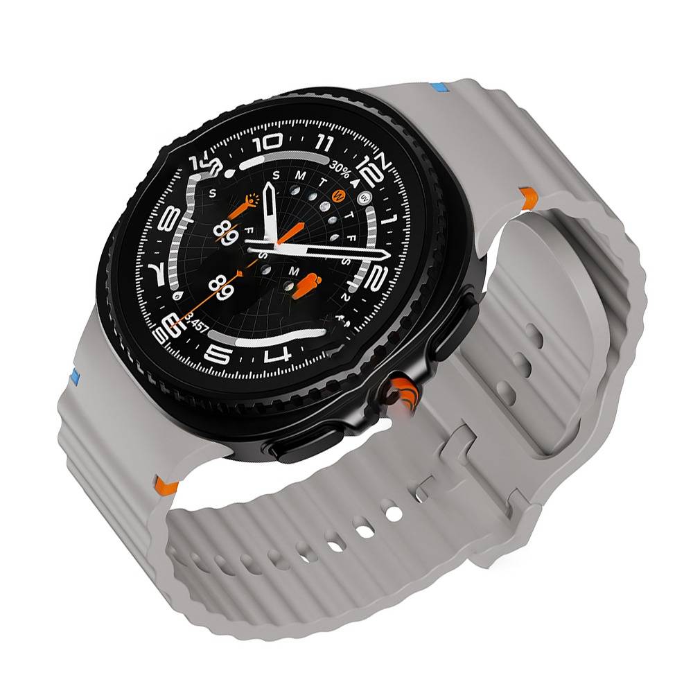 Schwarze analoge Smartwatch mit orangefarbenen Akzenten und grauem Silikonarmband, isoliert auf weißem Hintergrund dargestellt.