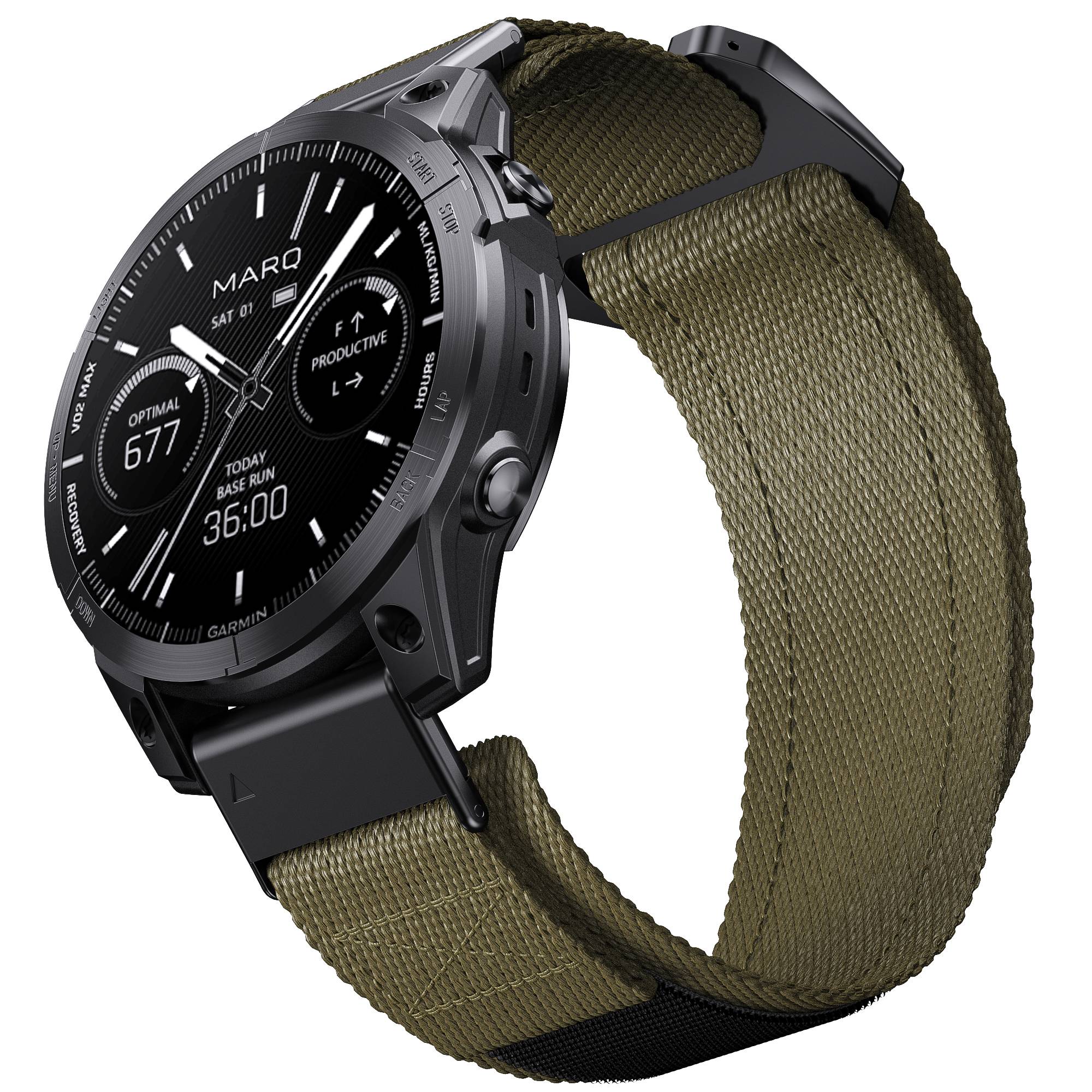 Schwarze Garmin MARQ GPS-Smartwatch mit rundem analog-digitalem Display und olivgrünem Stoff-Armband, gezeigt in schräger Produktansicht.
