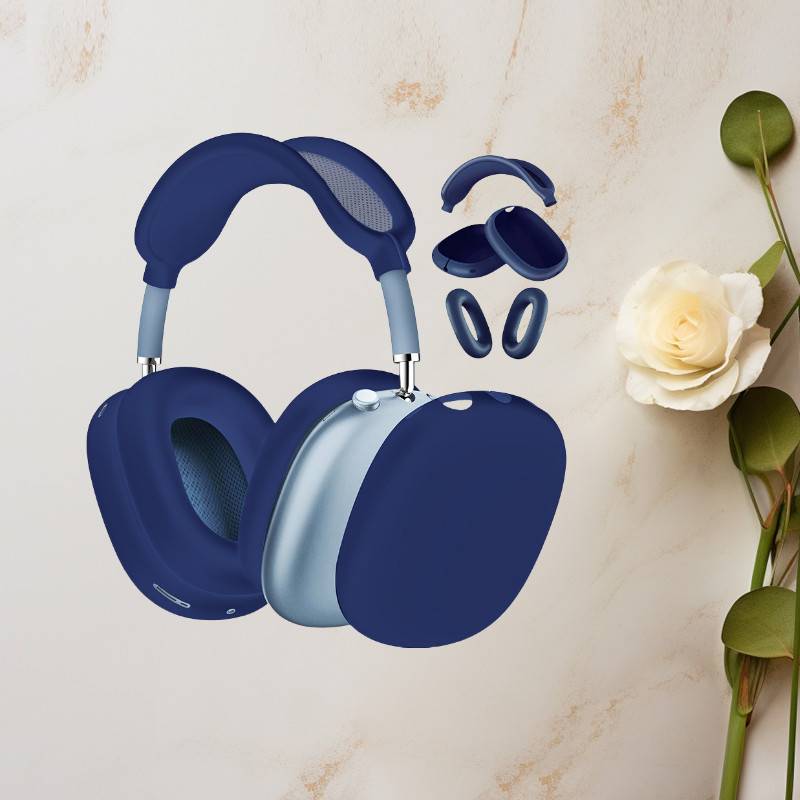 Blaue Over-Ear-Kopfhörer mit abnehmbaren Ohrpolstern und Bügelteilen, gezeigt auf einem hellen Marmor-Hintergrund mit einer weißen Blume.