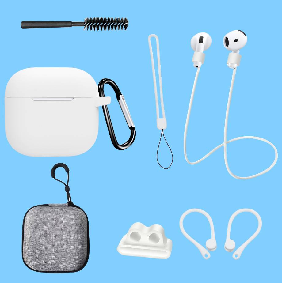 Verschiedene Ohrhörer-Zubehörteile auf blauem Hintergrund: weißes AirPods-ähnliches Gehäuse mit Karabiner, Ohrhörer-Riemen, Reinigungsbürste, Silikon-Aufsätze, Schaum-Halter und graue Schutztasche.