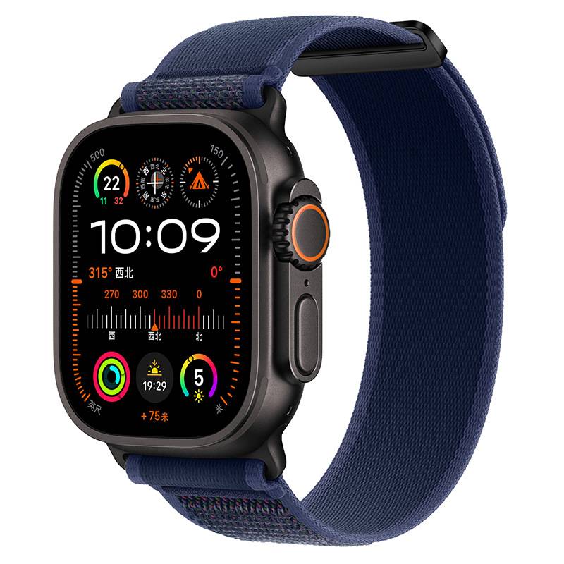Schwarze Smartwatch mit blauem gewebtem Armband, zeigt ein farbiges digitales Zifferblatt mit der Uhrzeit 10:09, Kompass und Aktivitätsringen.