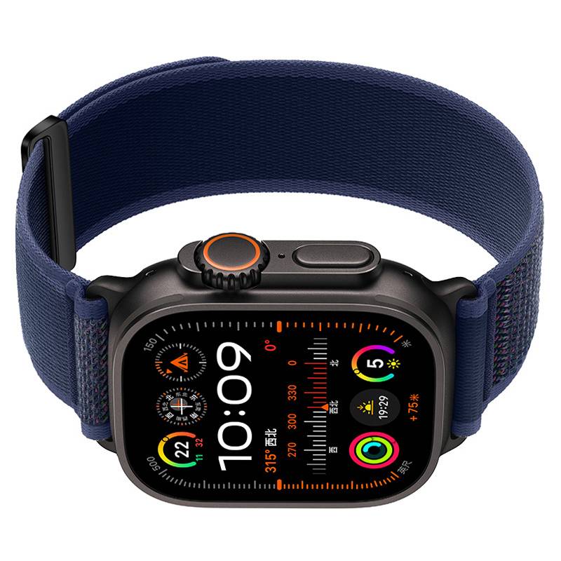 Smartwatch mit dunkelblauem Webband in Frontansicht, schwarzem Gehäuse und farbenfrohem digitalem Zifferblatt mit Komplikationen und Temperaturanzeige.