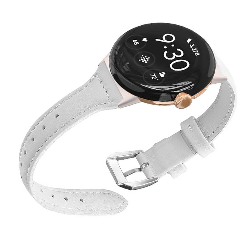 Runde Smartwatch mit weißem Lederarmband und silbernem Verschluss, angewinkelt auf weißem Hintergrund dargestellt; Bildschirm zeigt 9:30 und kleine Fitness-Symbole an.