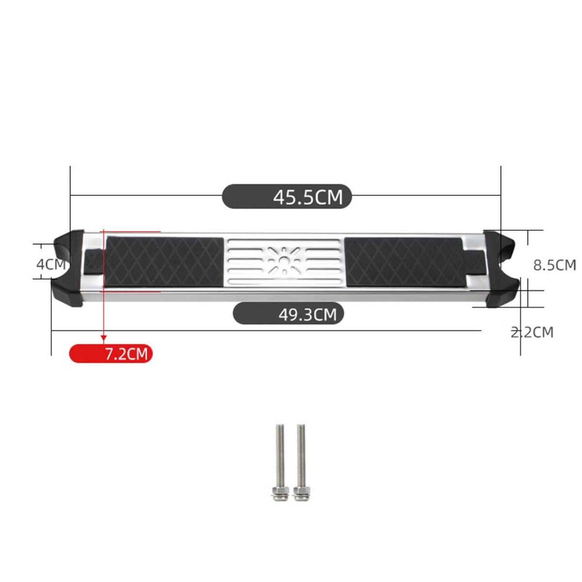 Technisches Diagramm einer Trittplattform oder Trittstufe mit den gekennzeichneten Abmessungen 45,5 cm, 49,3 cm, 8,5 cm, 7,2 cm und 4 cm, plus zwei unten abgebildete Montageschrauben.